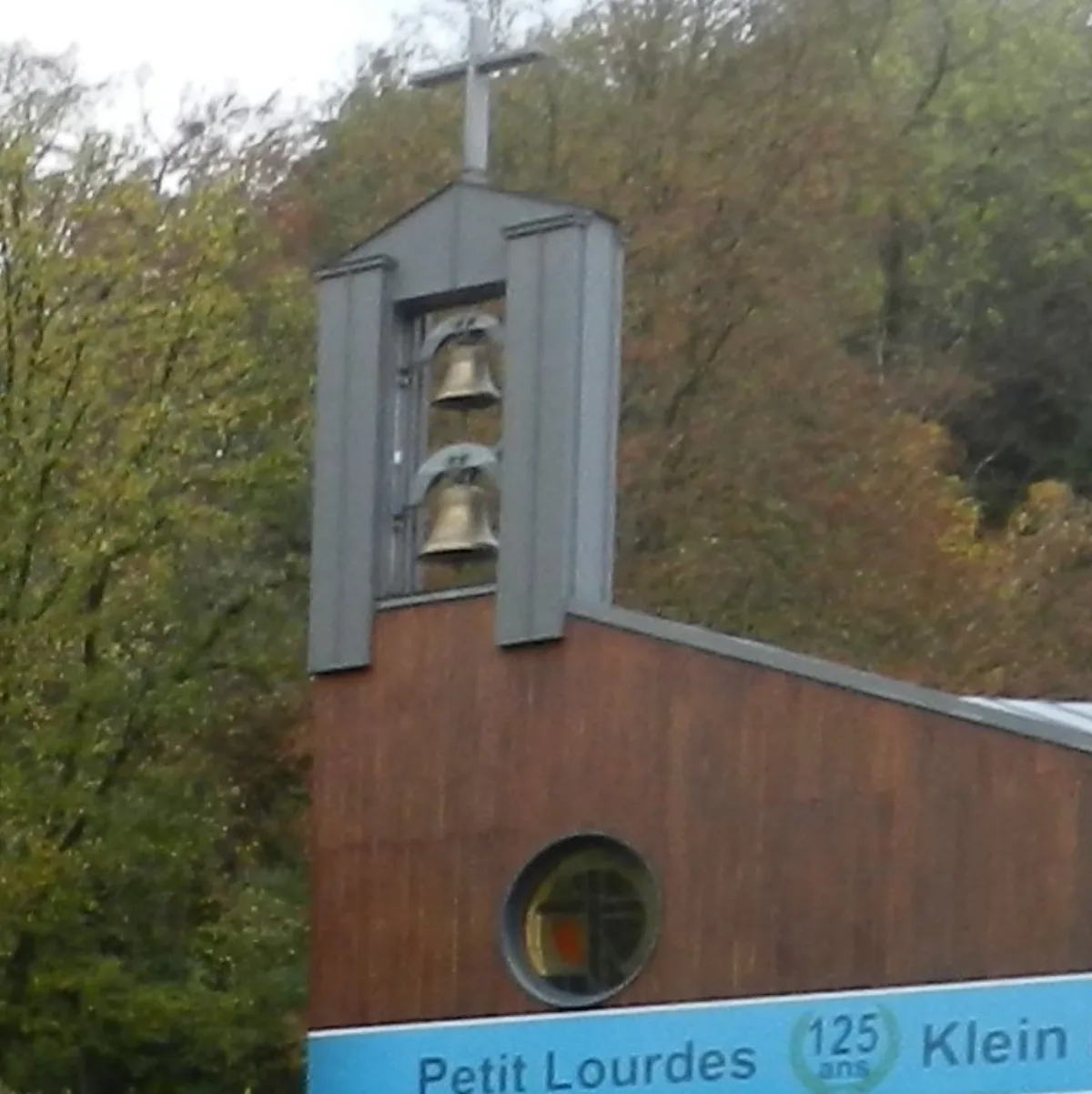 Petit Lourdes, Bassenge