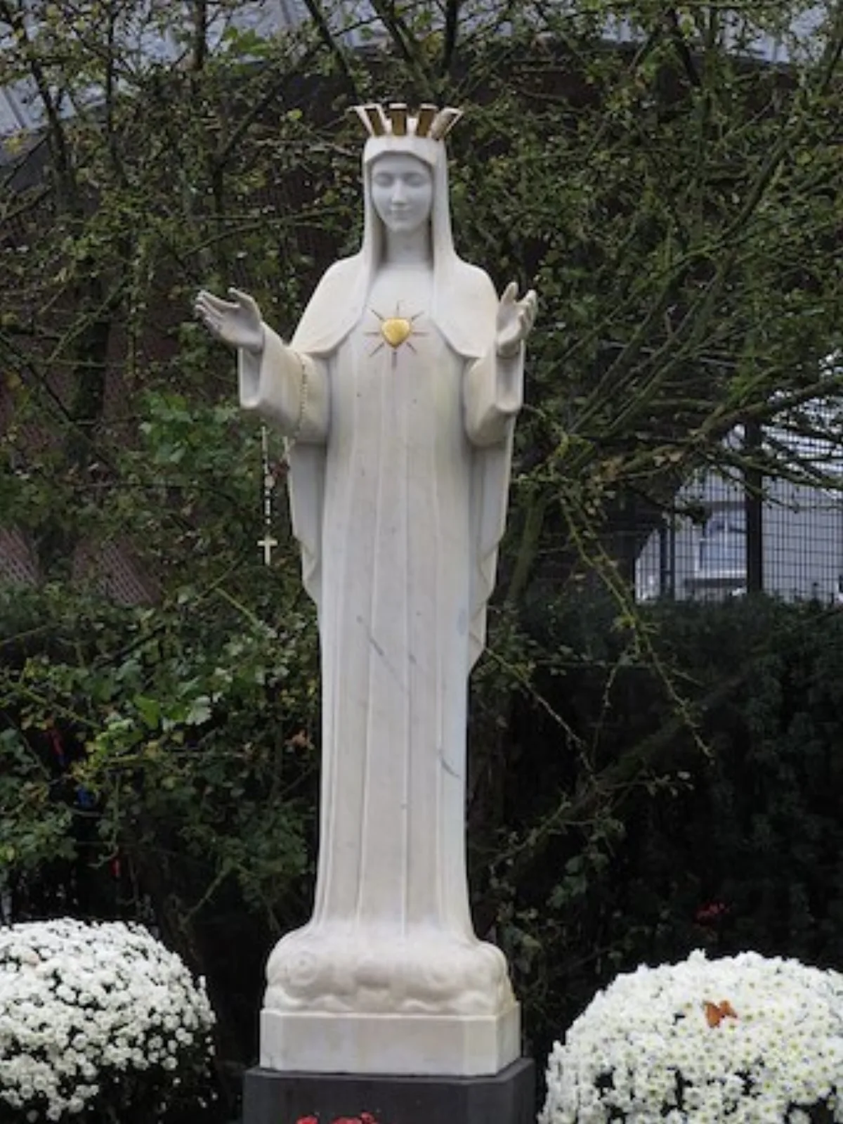 Notre-Dame de Beauraing, Névremont