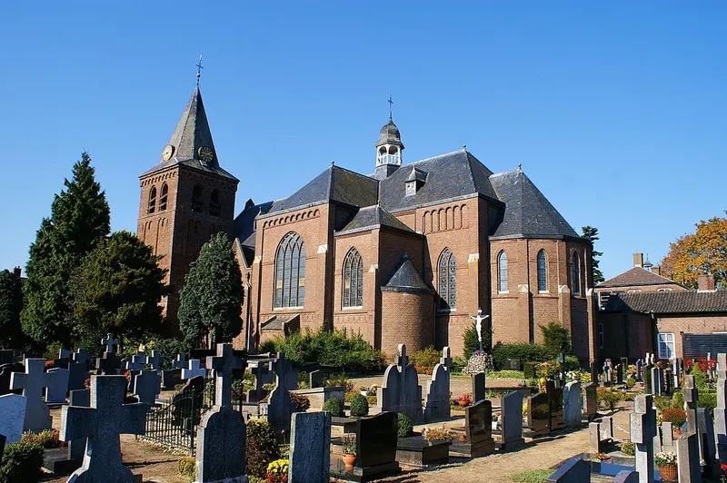 Willibrordus met kerkhof H. Willibrordus, Esch