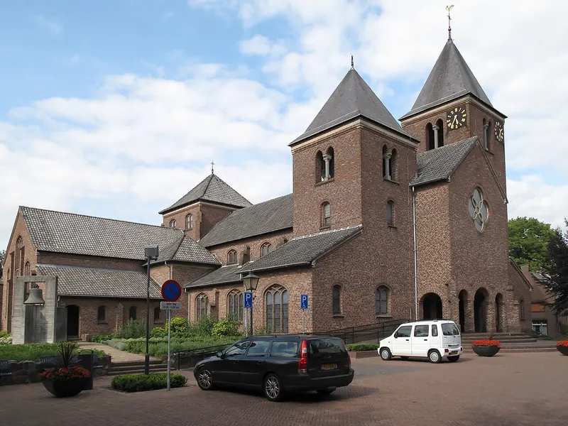 H.H. Petrus en Pauluskerk, Arcen
