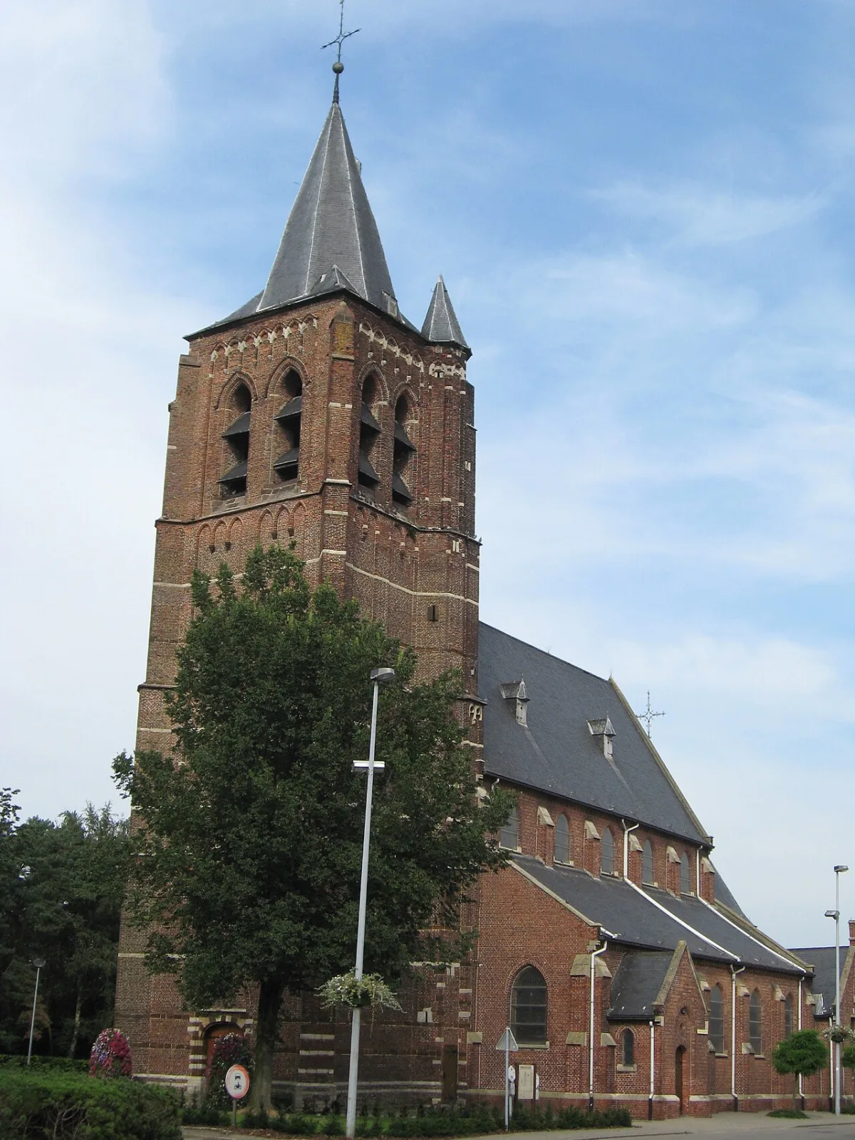 Sint-Willibrorduskerk, Balen