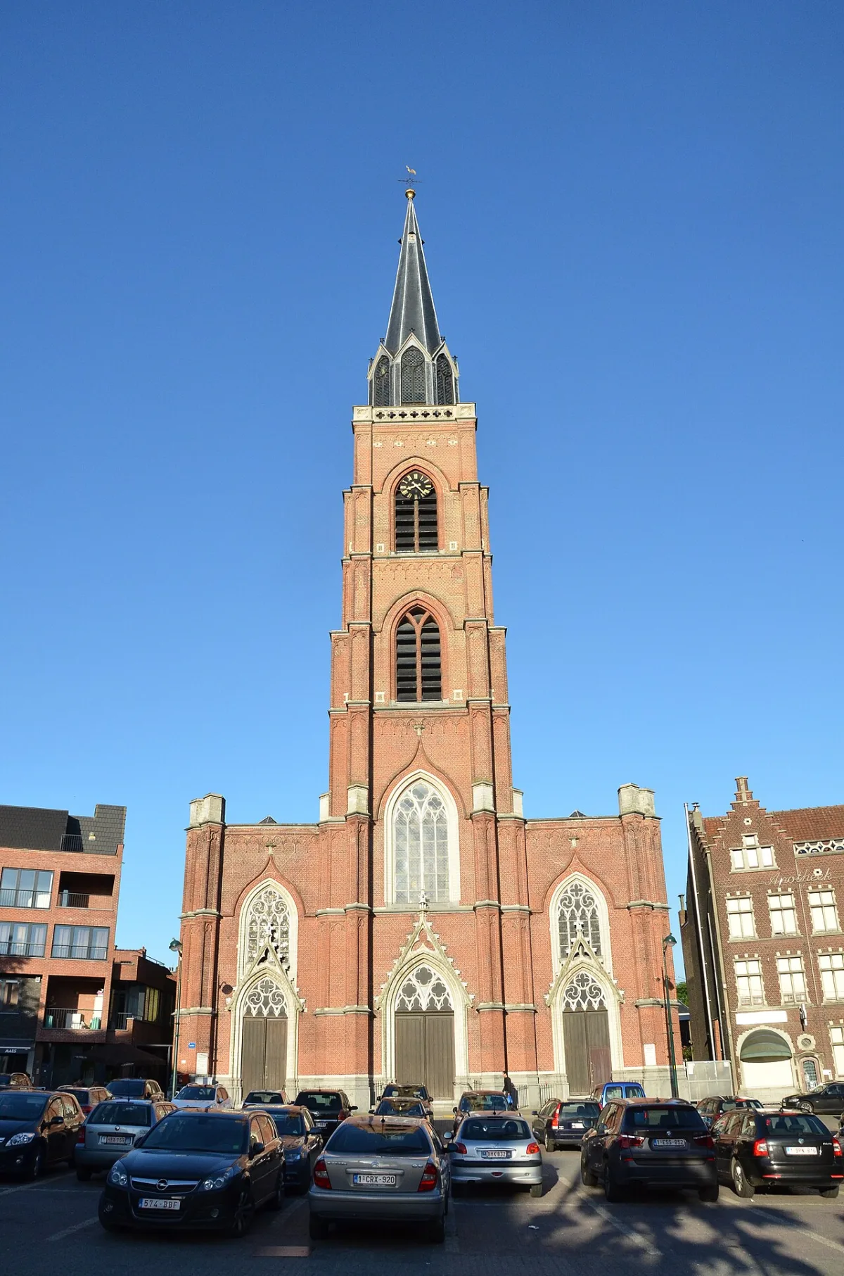 Onze-Lieve-Vrouw en Sint-Rochuskerk, Boom