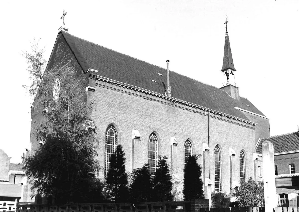 Sint-Antonius van Padua en Sint-Franciscus van Assisiëkerk, Boom