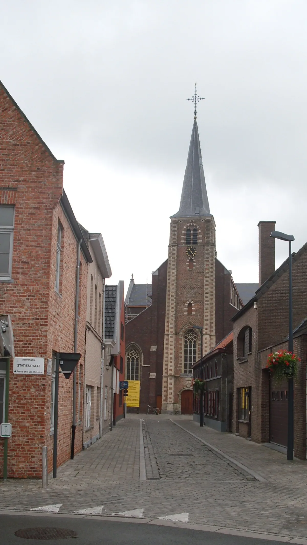 Onze-Lieve-Vrouw en Sint-Stephanuskerk, Dentergem