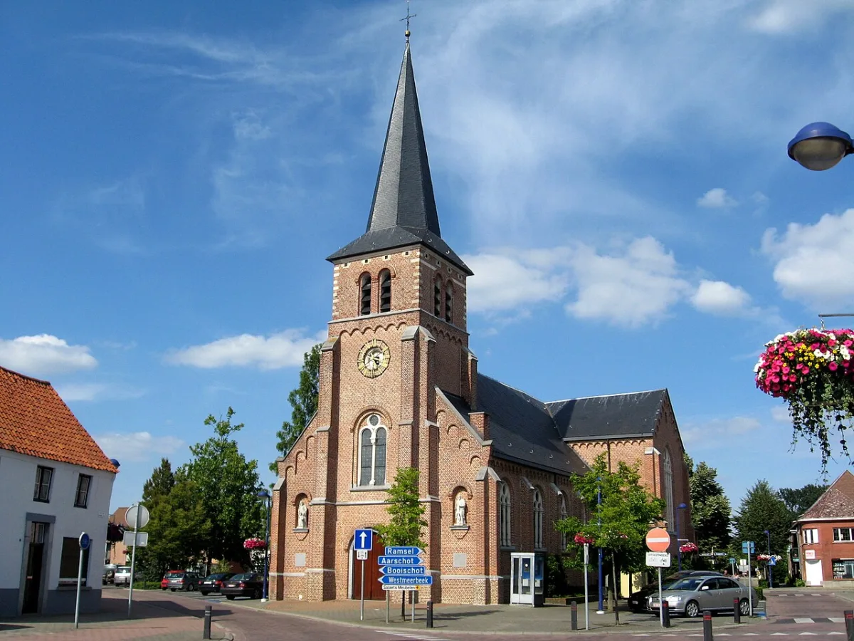 Sint-Adrianuskerk, Hulshout