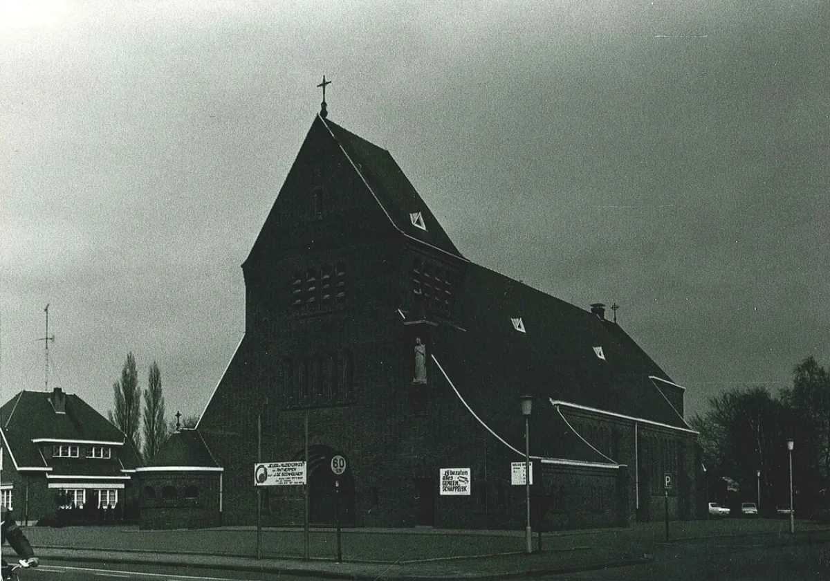 Onze-Lieve-Vrouw-Onbevlekt-Ontvangenkerk, Kapellen