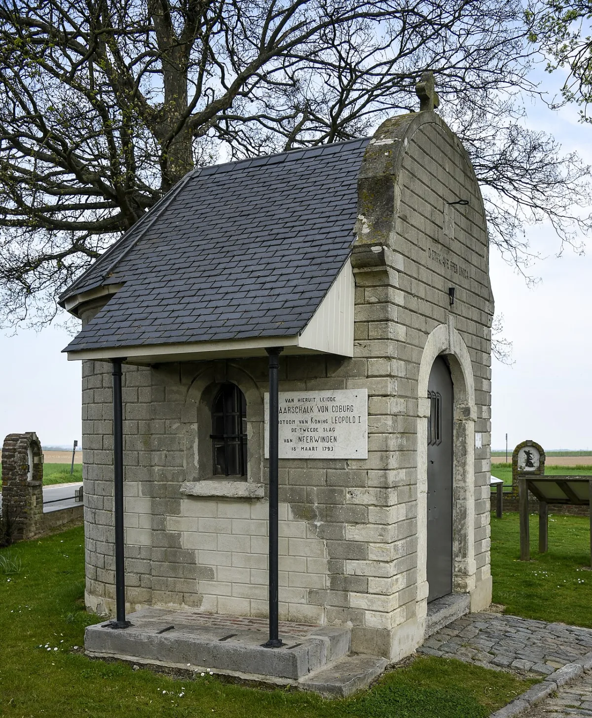 Heilig Kruiskapel, Landen