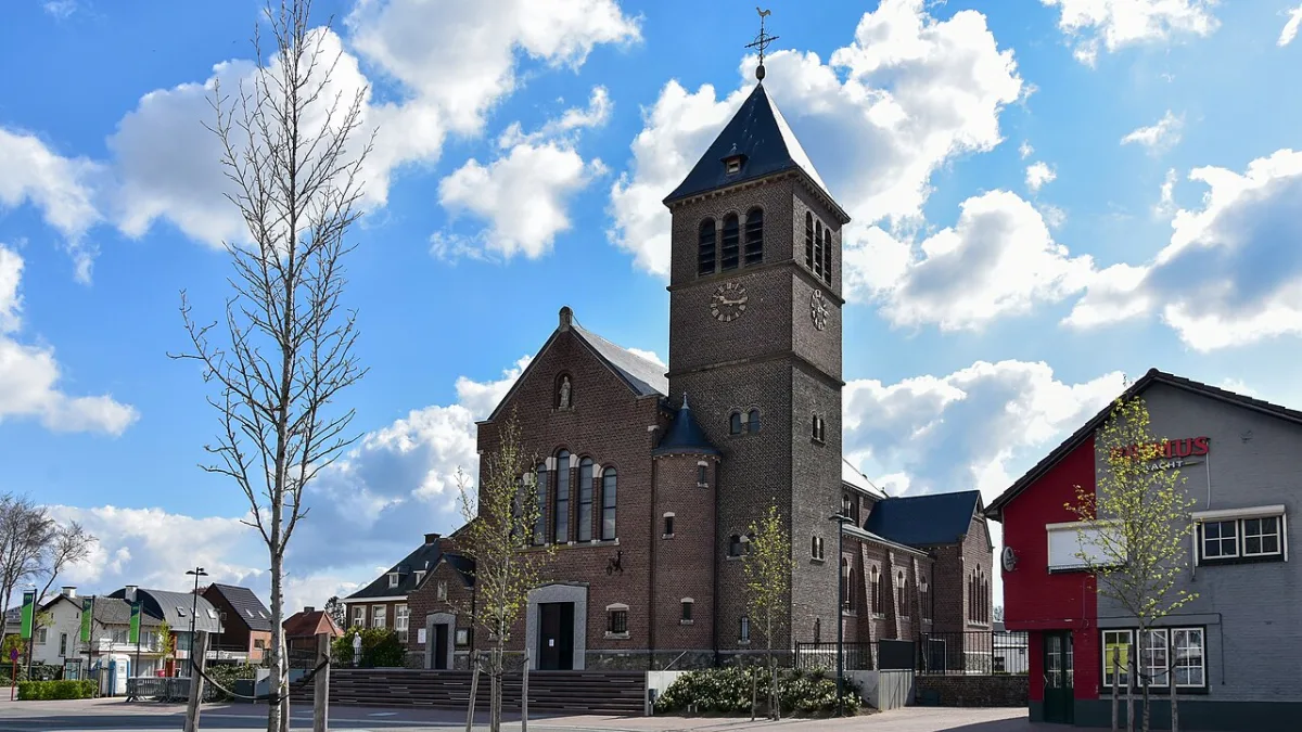 Sint-Willibrorduskerk, Maasmechelen