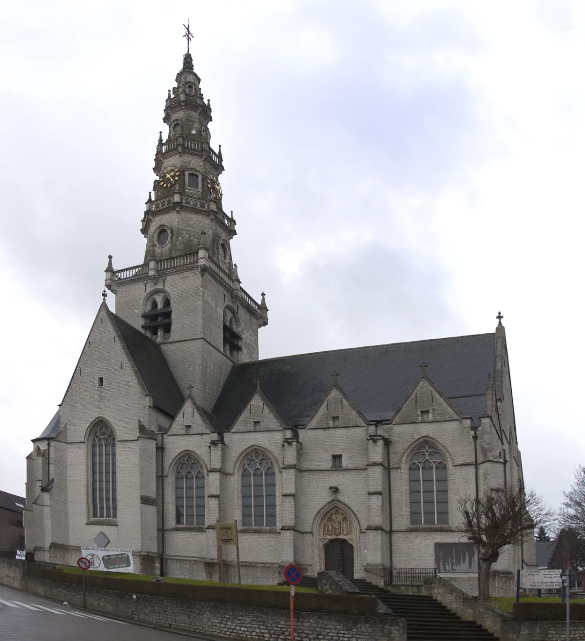 Sint-Catharina en Sint-Corneliuskerk, Machelen