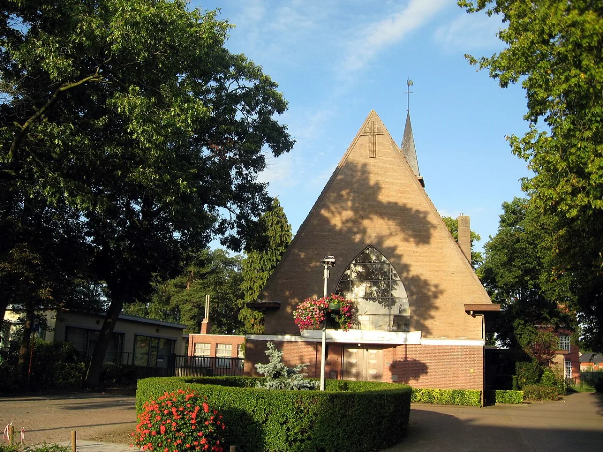 Onze-Lieve-Vrouw van de Rozenkranskerk, Ravels