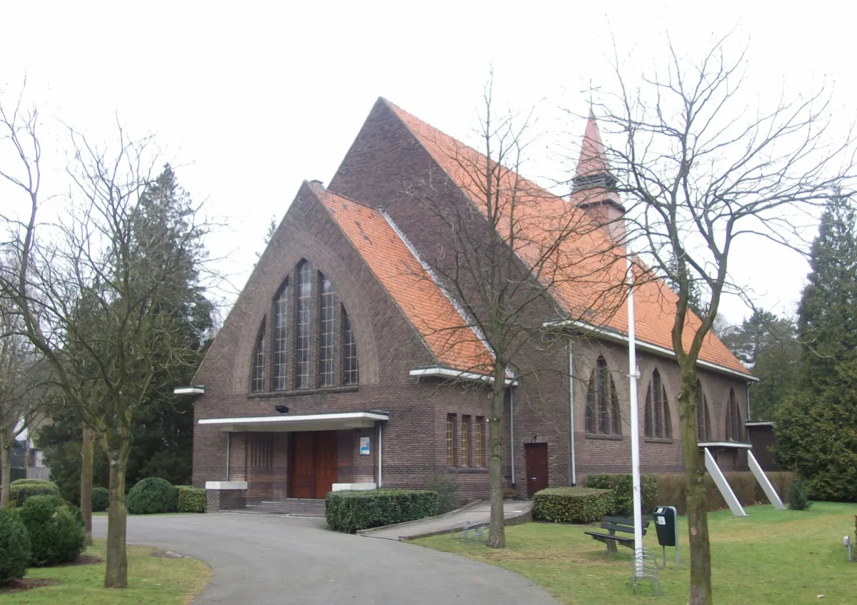 Onze-Lieve-Vrouw Koningin van Alle Heiligenkerk, Schoten