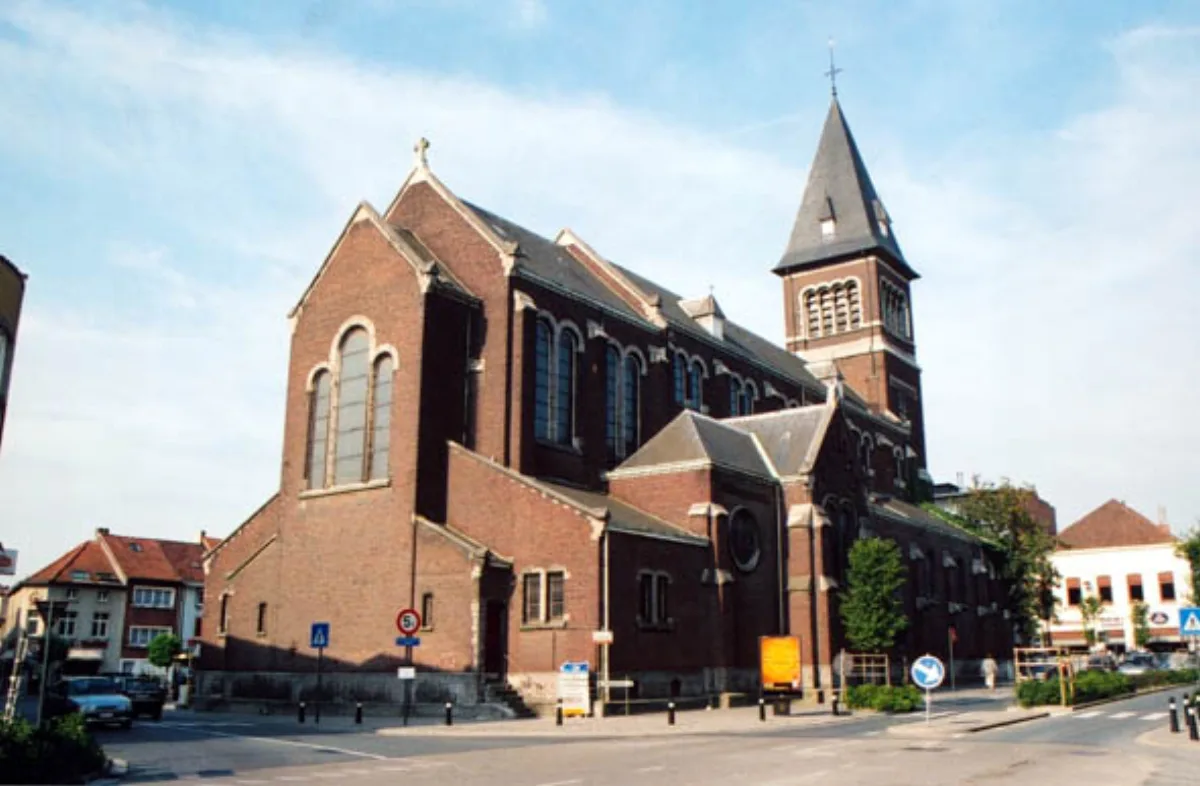 Onze-Lieve-Vrouwekerk, Sint-Pieters-Leeuw
