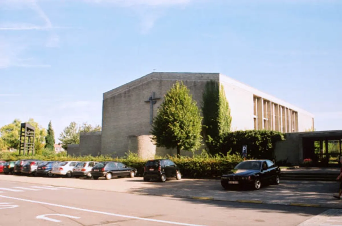 Sint-Lutgardiskerk, Sint-Pieters-Leeuw