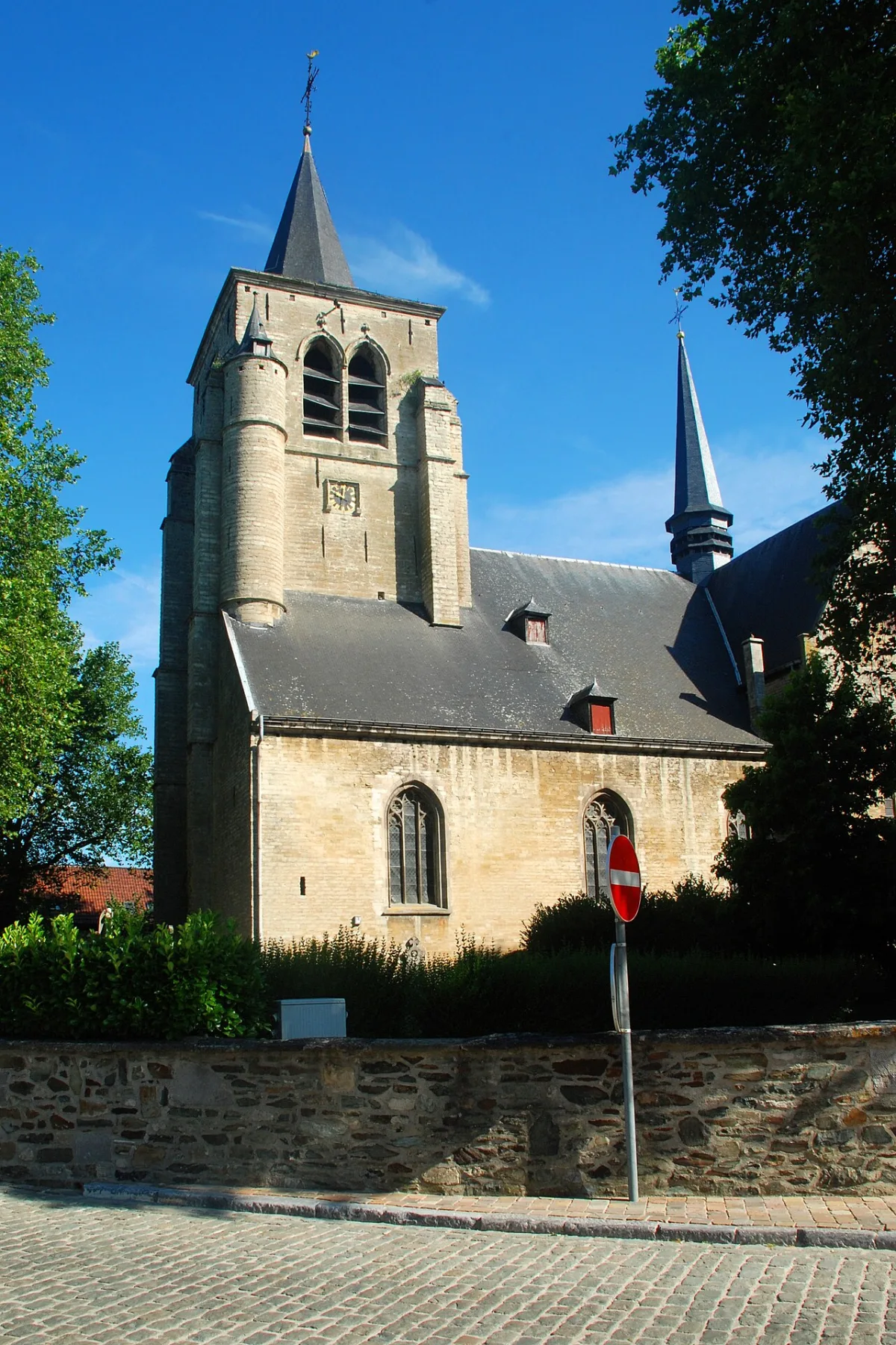 Sint-Pieterskerk, Sint-Pieters-Leeuw