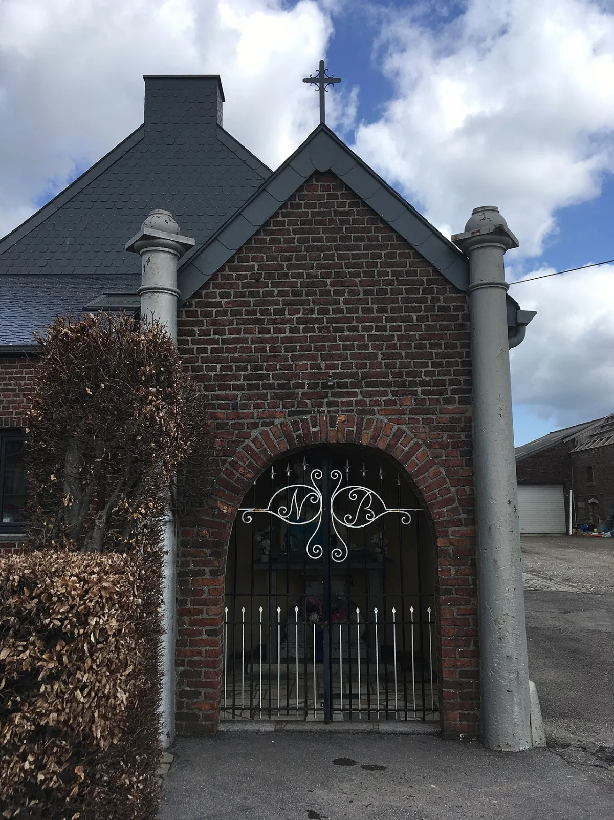 Piëtakapel, Voeren