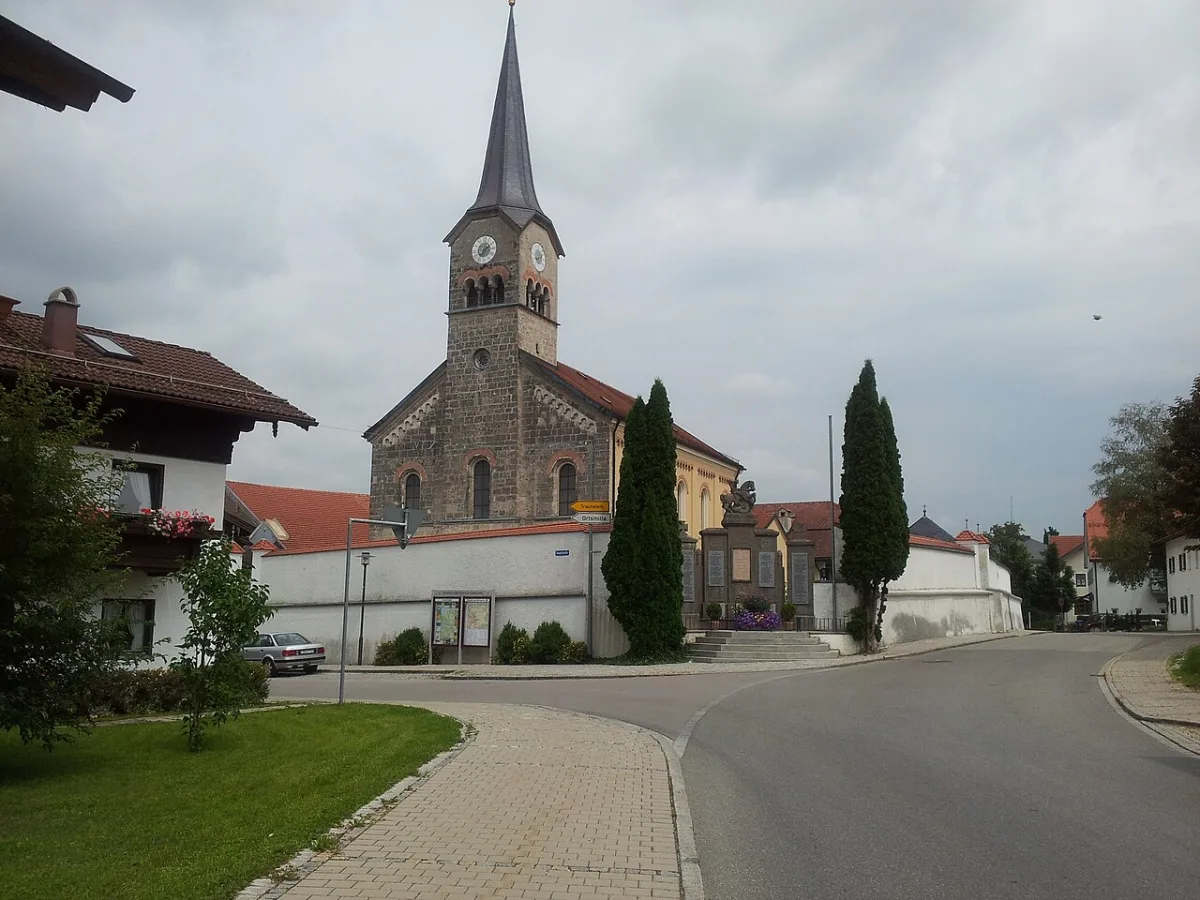 Pfarrkirche St. Maximilian, Grabenstätt