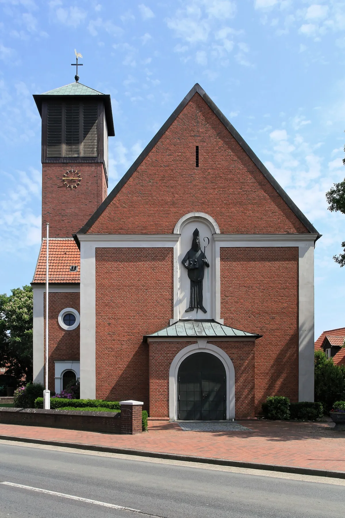 St. Nikolaus Sustrum, Sustrum