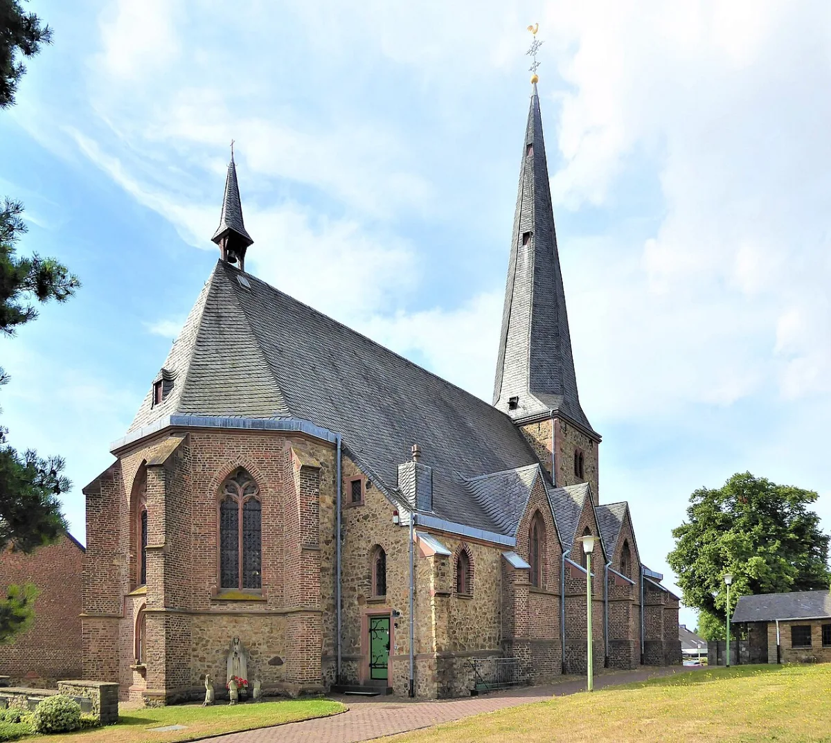 St. Cornelius, Inden