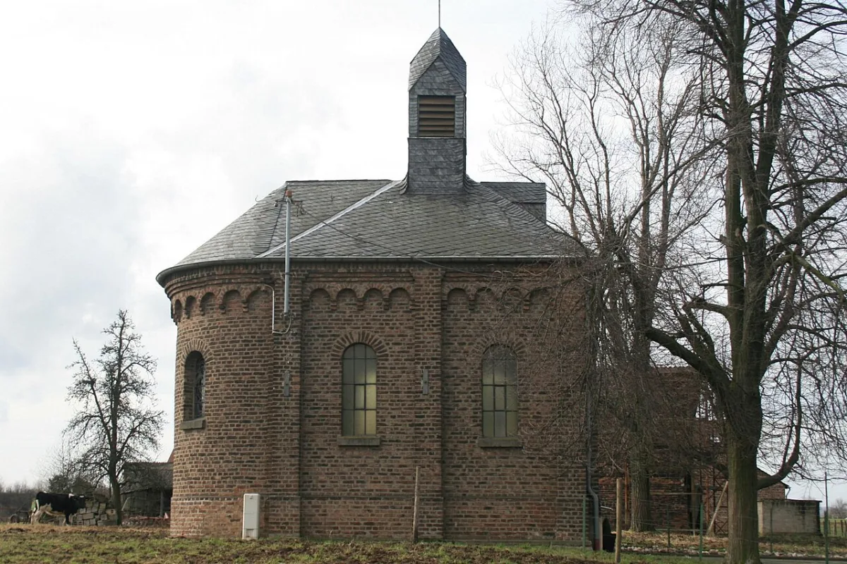Kapelle St. Mariae Regine Pacis, Inden
