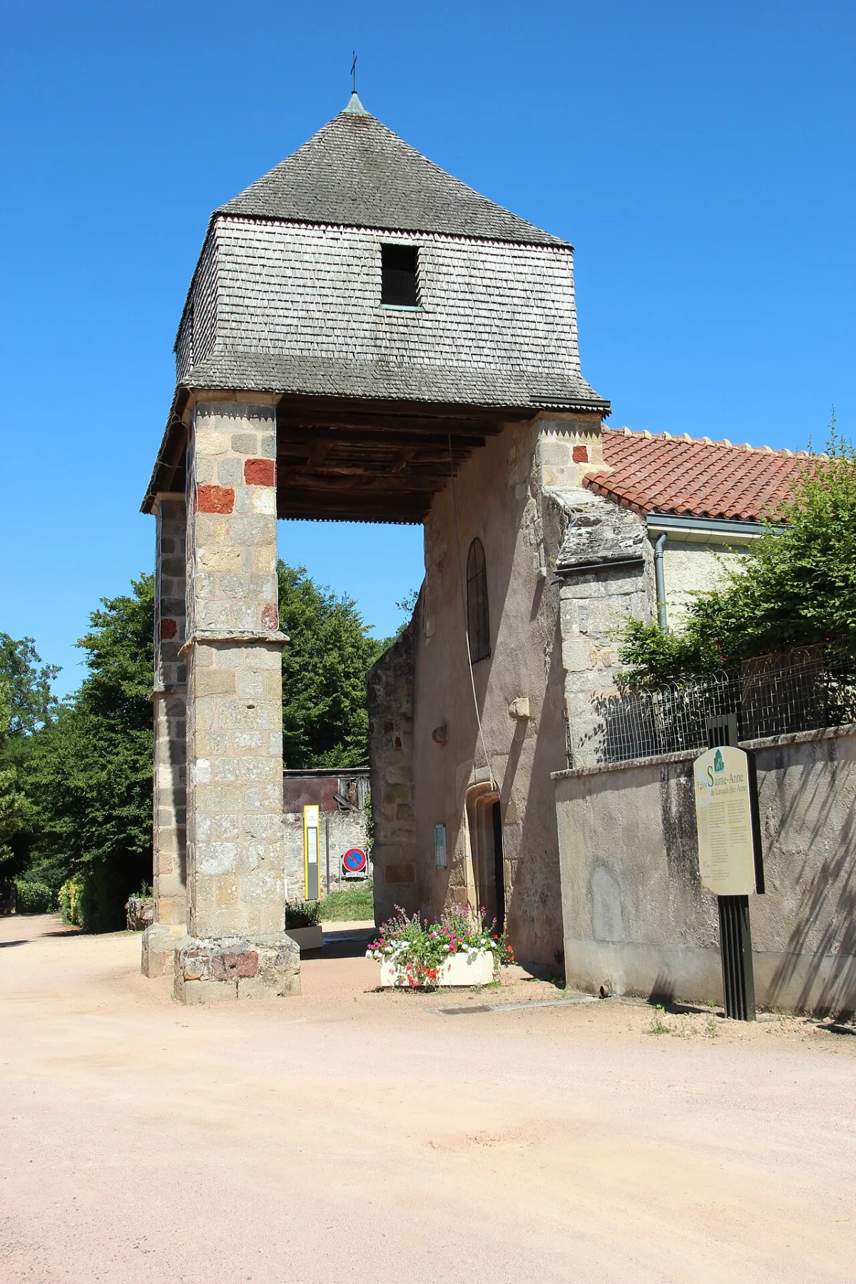 Sainte Anne, Lavault Sainte Anne
