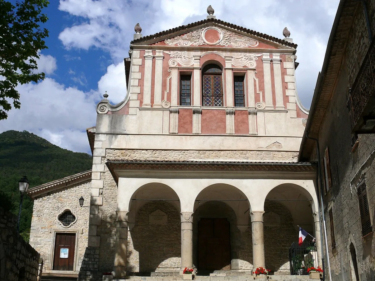 Église de la Nativité (Collégiale), Clans