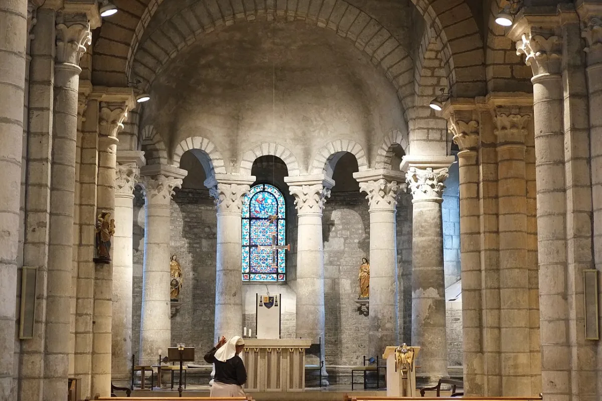 Église de Champagne, Champagne