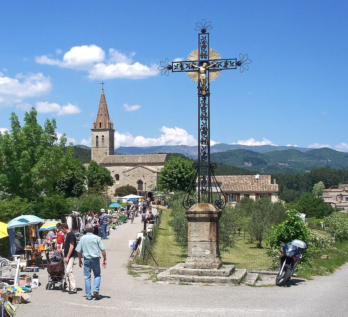 Église St Julien de St Julien du Serre, Saint Julien Du Serre