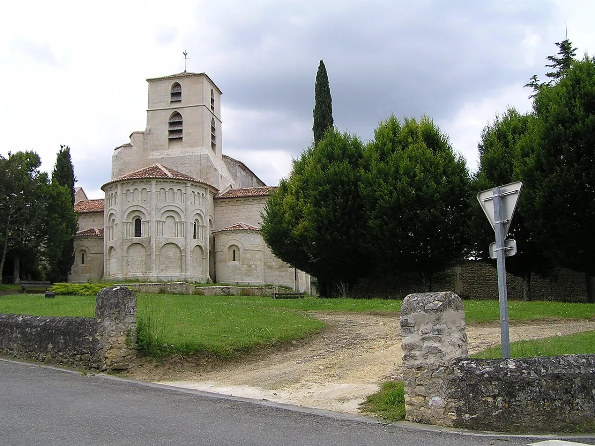 Bourg-Charente : Saint-Étienne, Bourg Charente