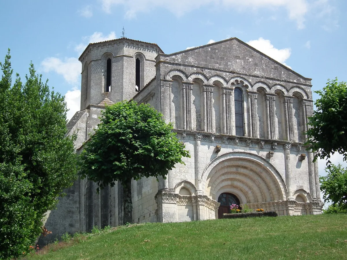 Église ST PIERRE, Echebrune