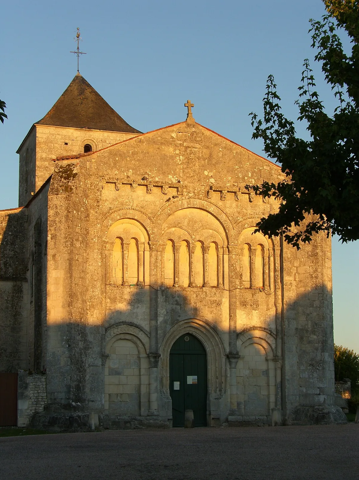 Saint Sulpice, Montils