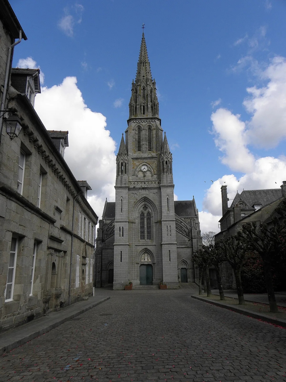 Basilique Basilique Notre-Dame de Délivrance, Quintin