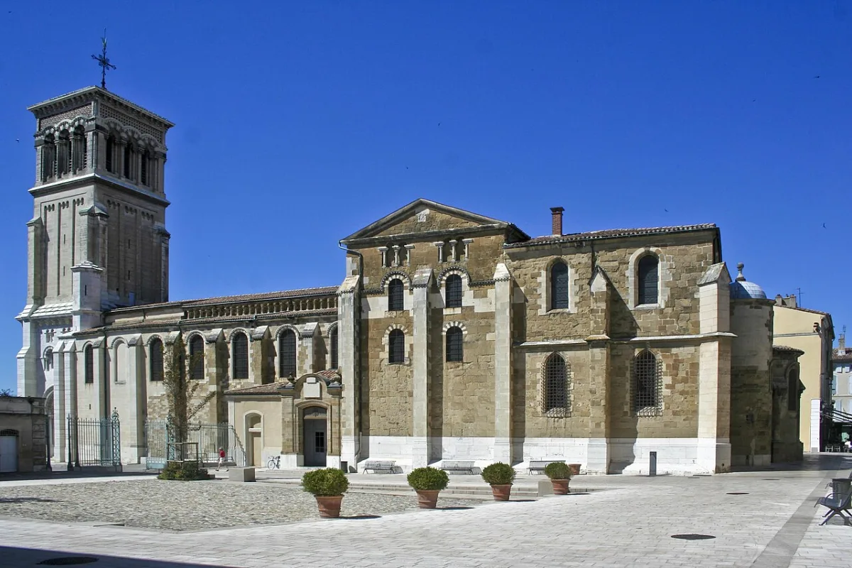 Cathédrale Saint Apollinaire, Valence