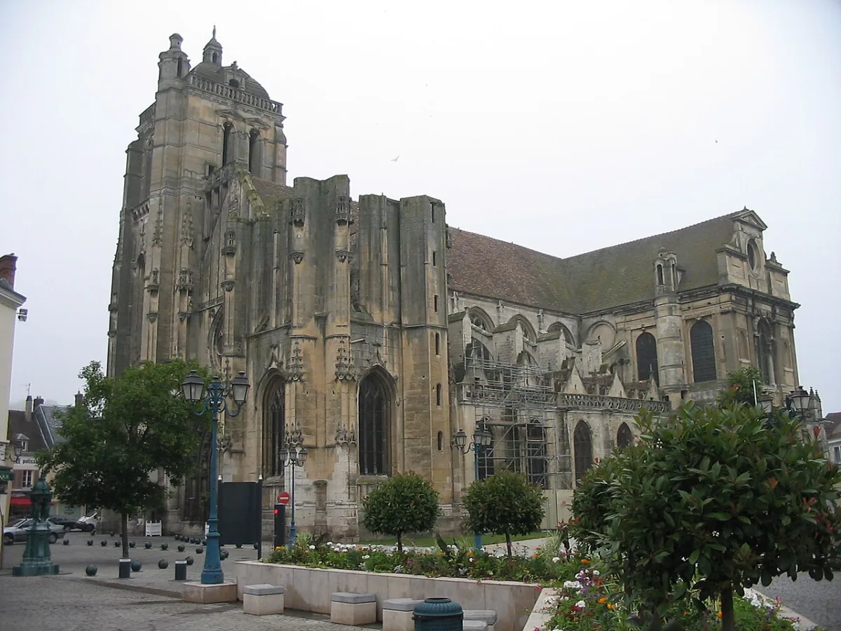 Saint Pierre, Dreux