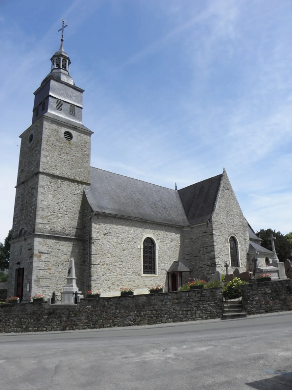 Église Saint Pierre et Saint Paul, Montreuil Sous Perouse