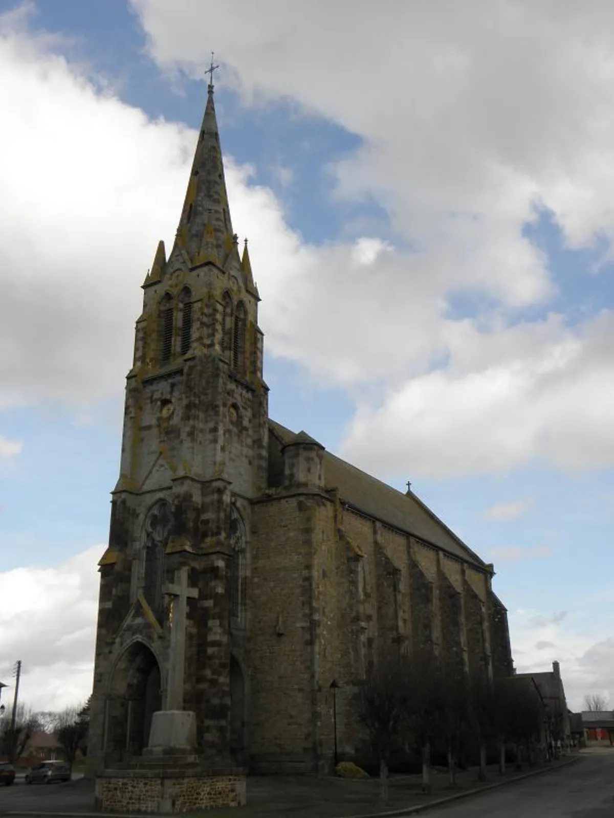 Saint Pierre, Sains