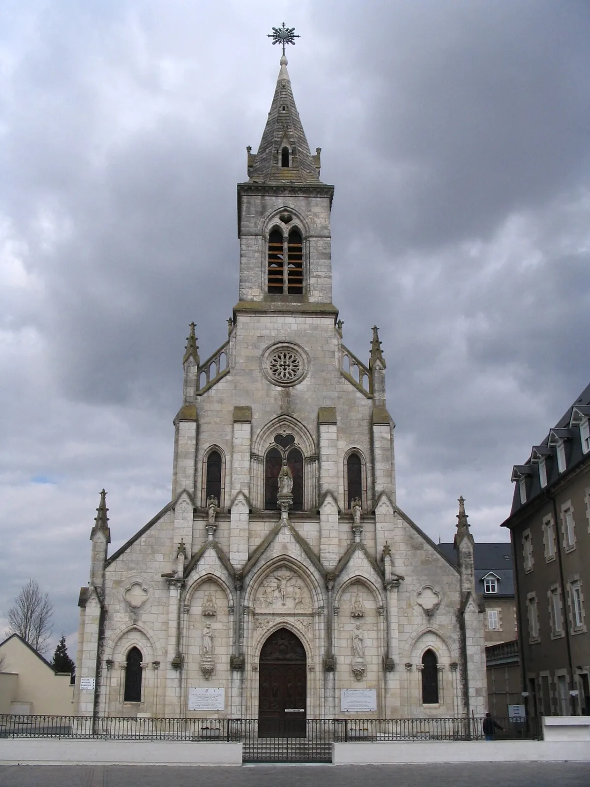 Basilique à ISSOUDUN (Notre Dame du Sacré-Coeur), Issoudun