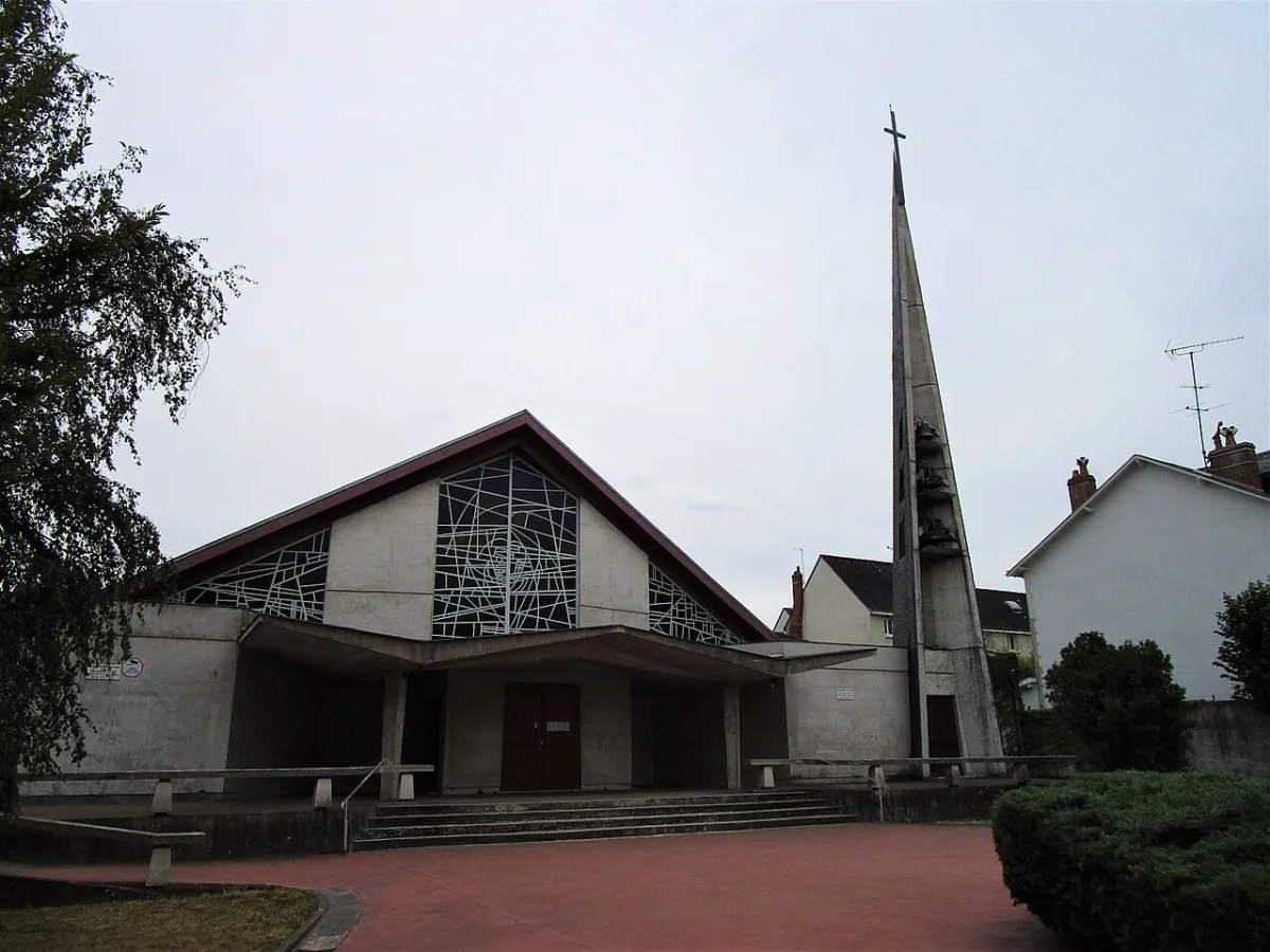Sainte-Jeanne-d'Arc, Tours