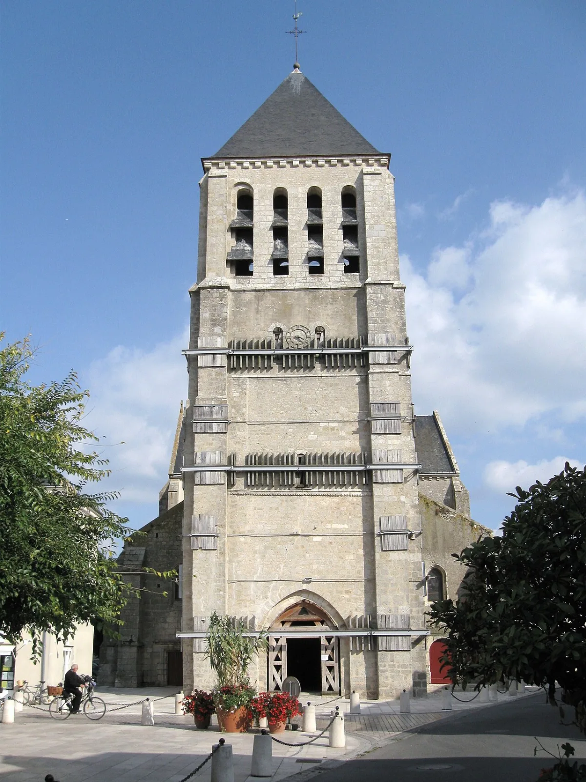 Saint Pierre Saint Germain, Checy
