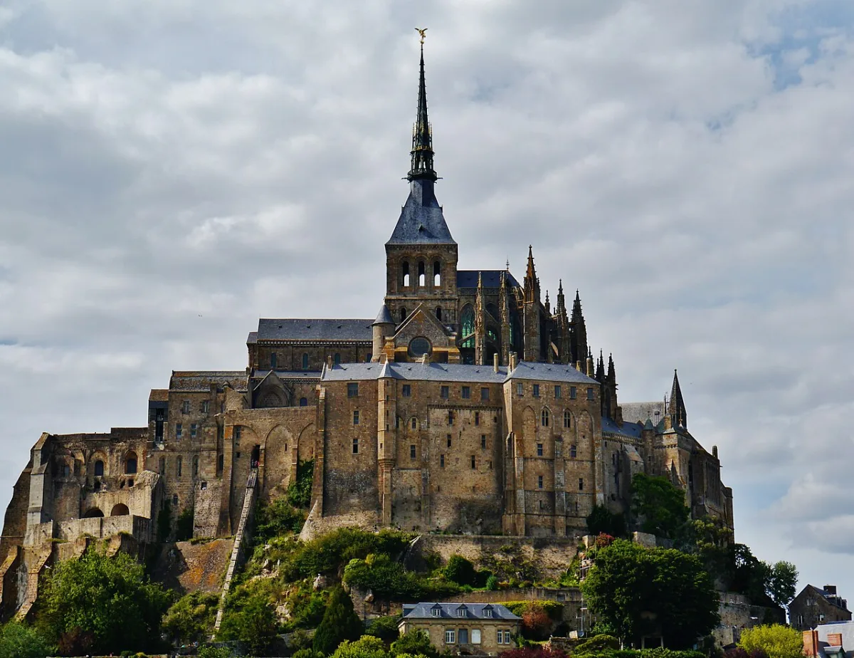 Église abbatiale du Mont-Saint-Michel, Le Mont Saint Michel