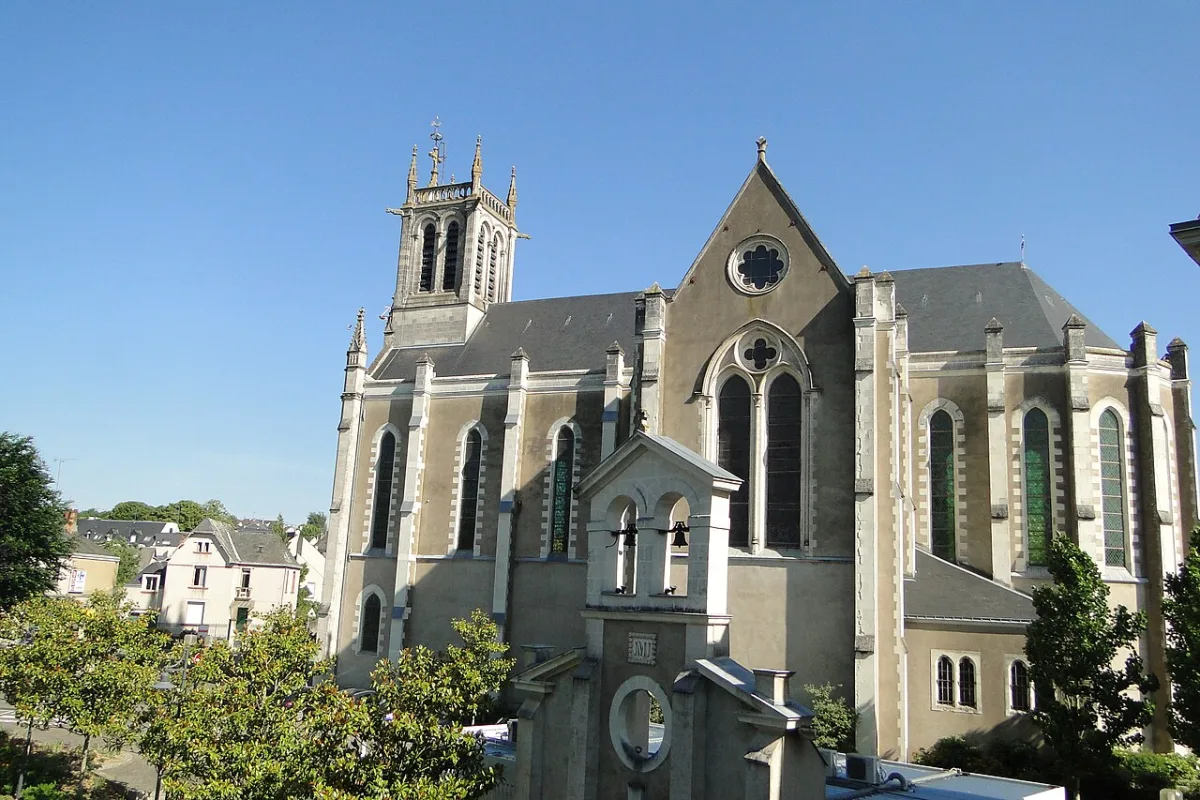 Église Saint Pierre, Change