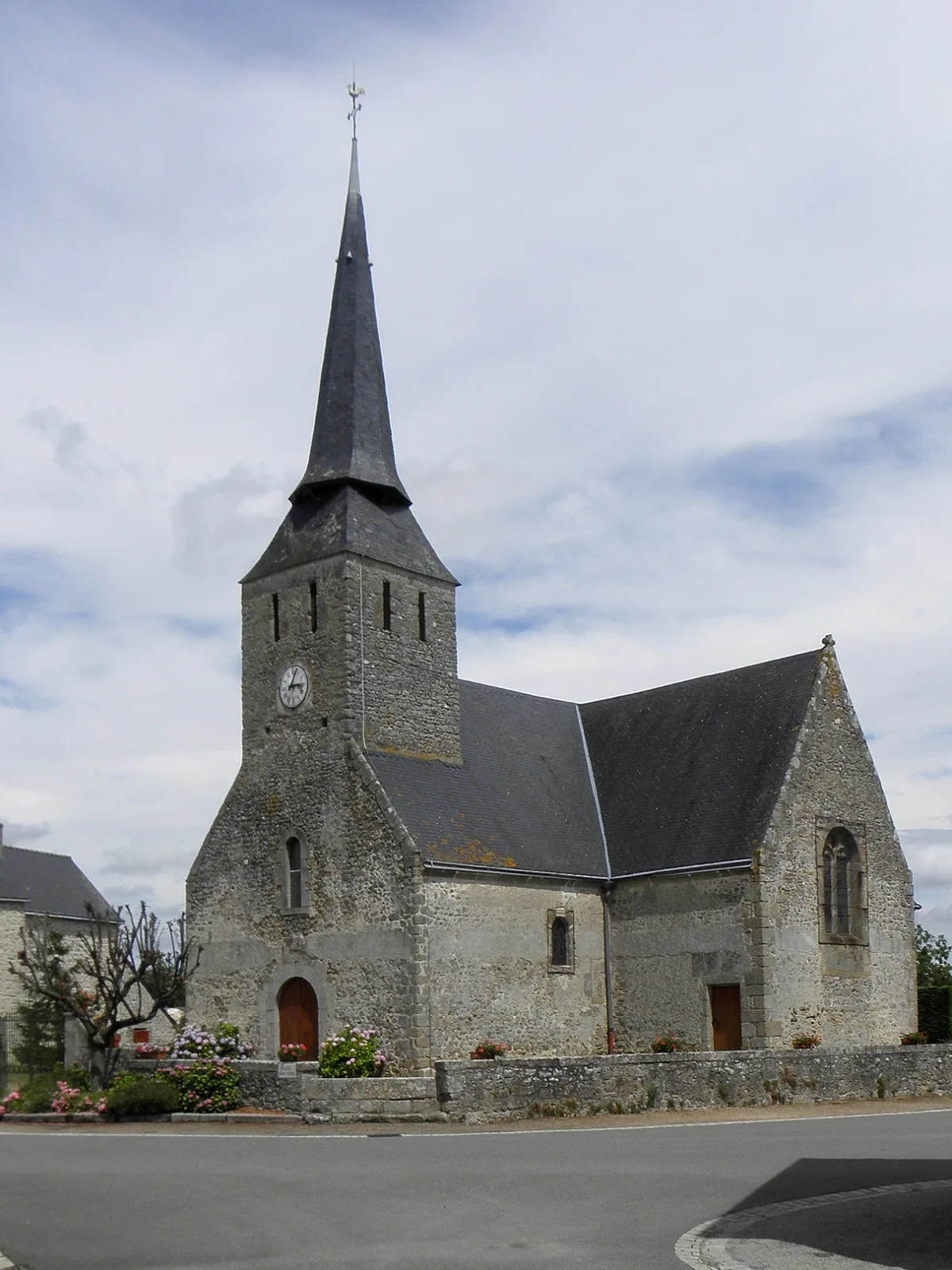 Église Saint Pierre, Montourtier