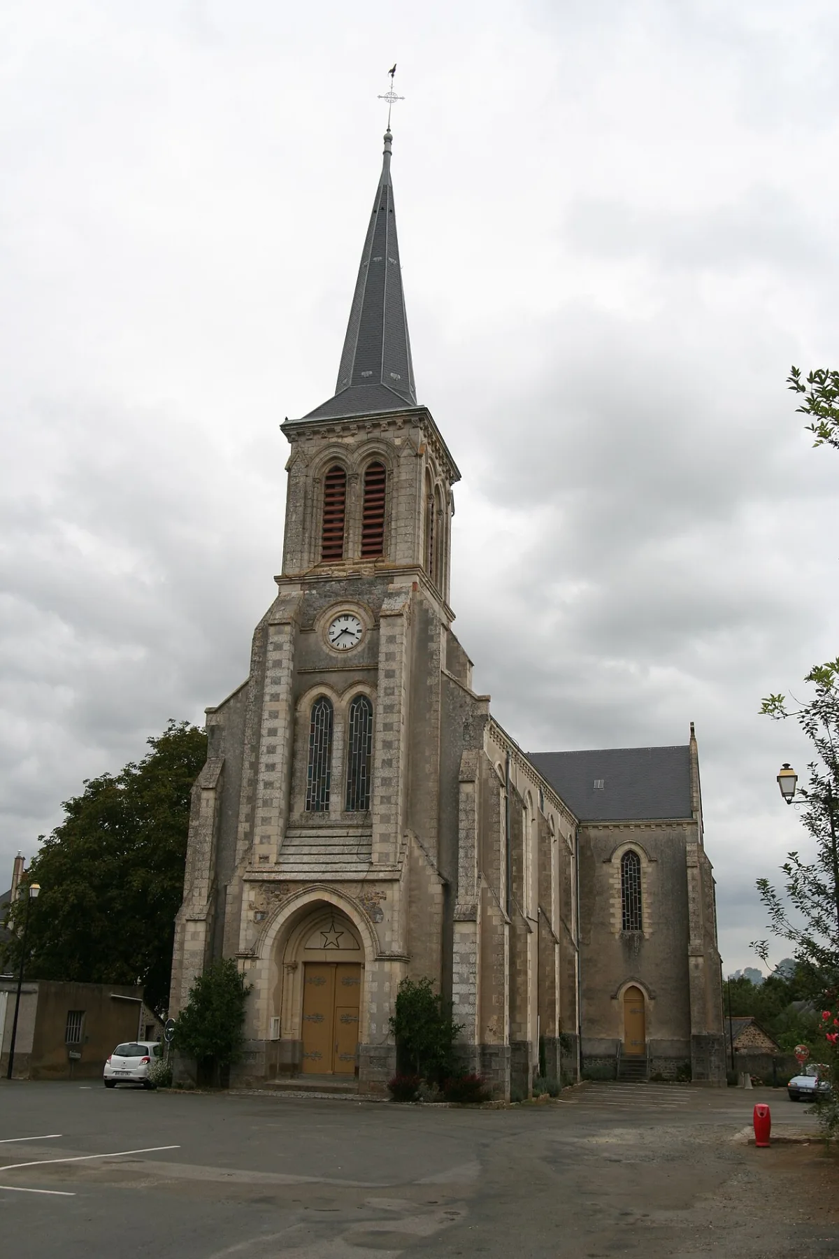 Église Saint Médard, Soulge Sur Ouette