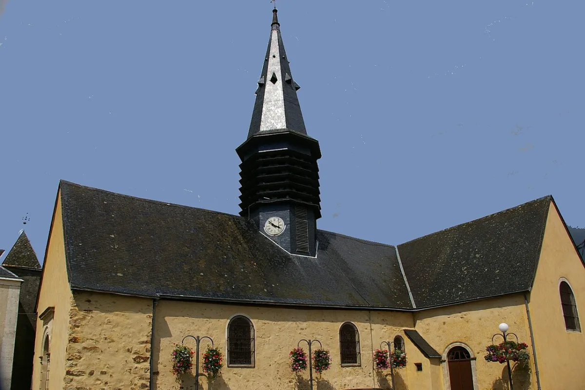 Église Saint Pierre et Saint Paul, Torce Viviers En Charnie