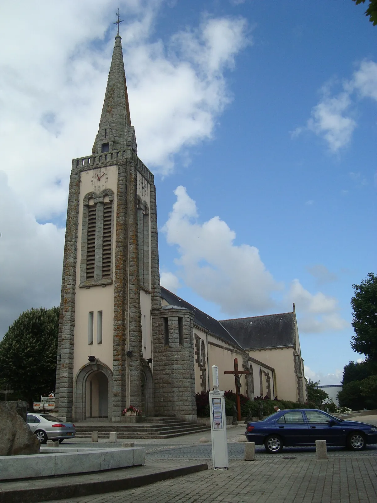 Église Saint-Pierre-et-Saint-Paul (QUEVEN), Quéven