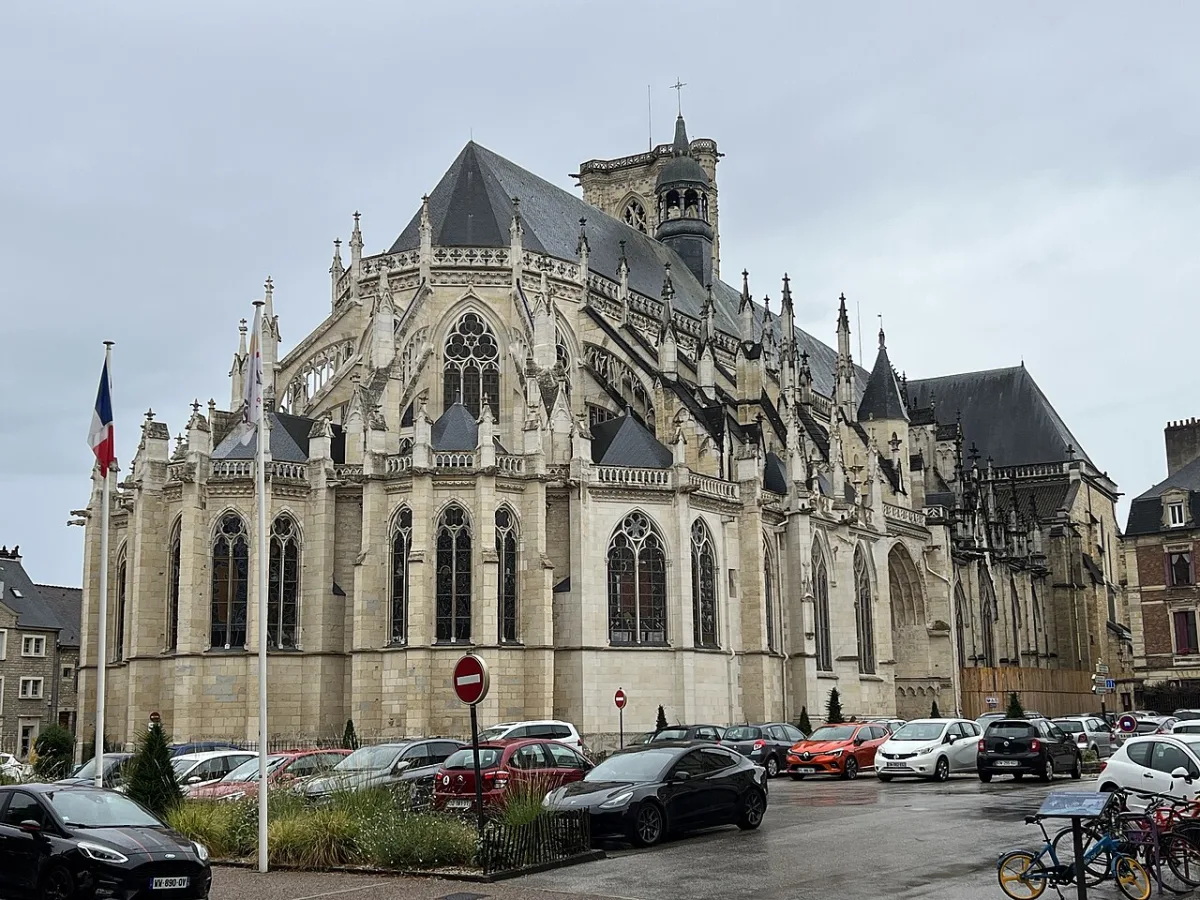 Cathédrale Saint-Cyr-et-Sainte-Julitte (Cathédrale-Saint-Cyr-et-Sainte-Julitte), Nevers