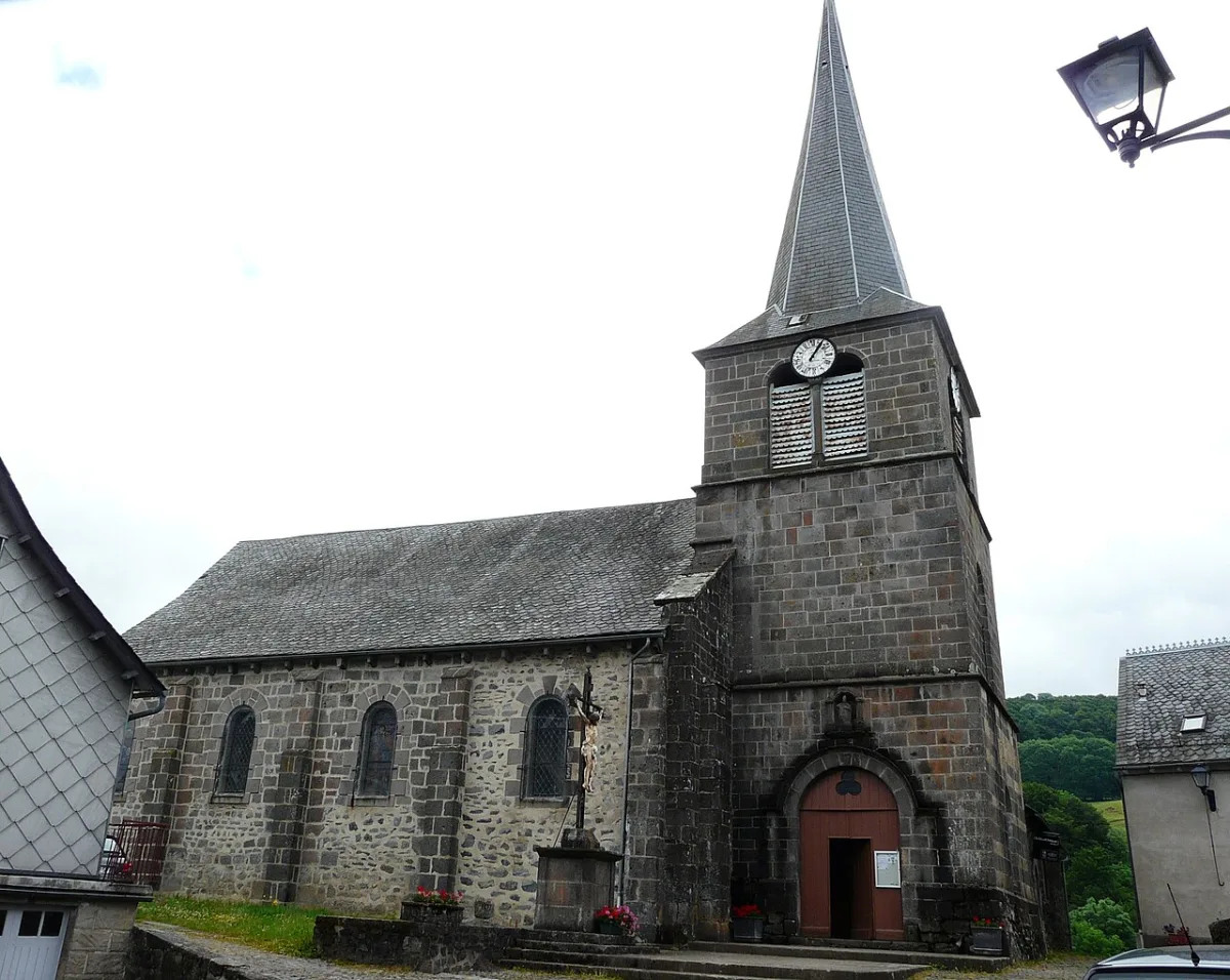 Eglise Saint Austremoine, Egliseneuve D'Entraigues