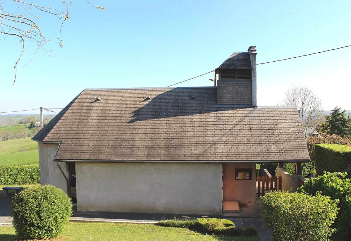 Église Ste Bernadette, Hauban