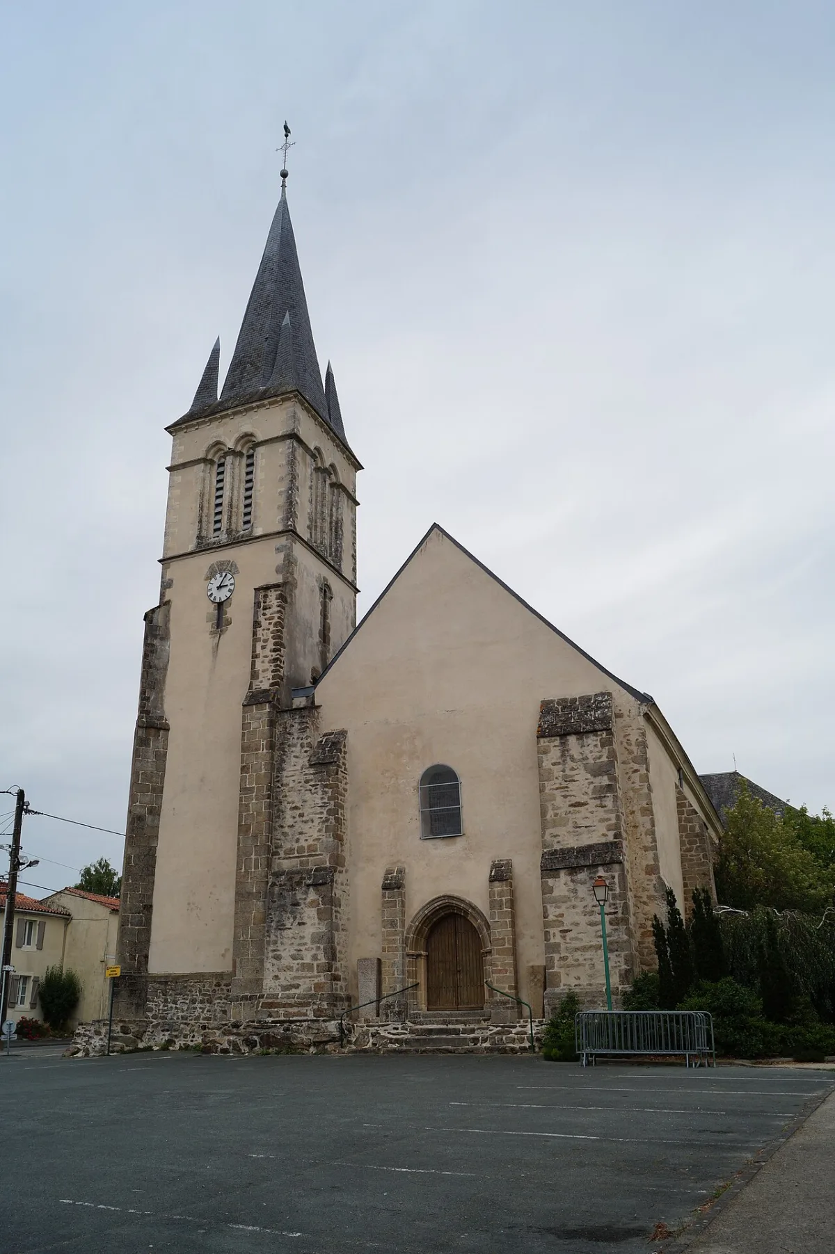 Église Saint Pierre (Le-Bourg-sous-la-Roche), La Roche Sur Yon