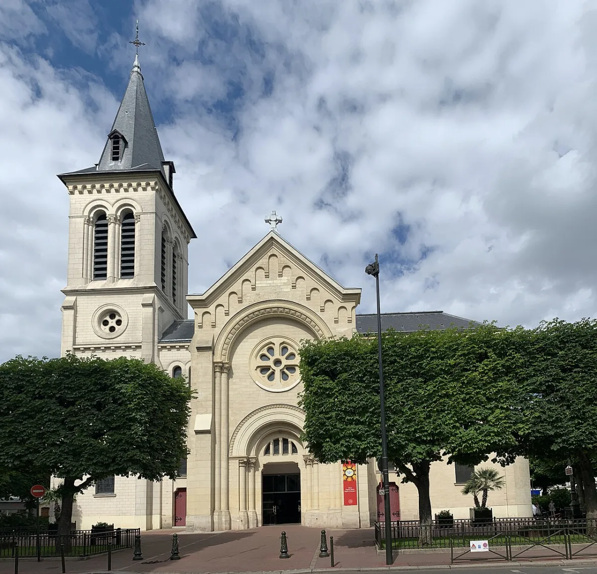 Saint Justin, Levallois-Perret