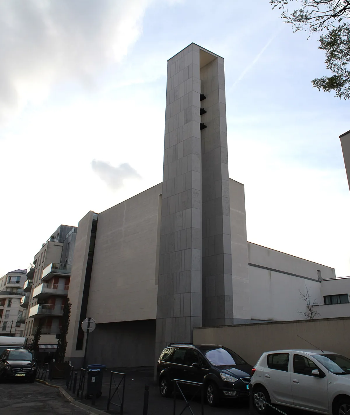 Notre Dame du Saint Rosaire des Lilas, Les Lilas
